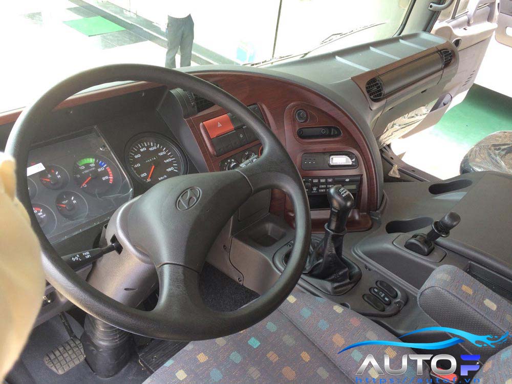 Nội thất xe tải Hyundai HD360 tại AutoF
